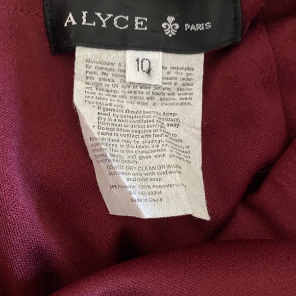 Red gown - Picture 5 of 5